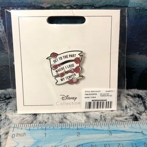 Disney Alice in wonderland Queen of hearts pin NWT